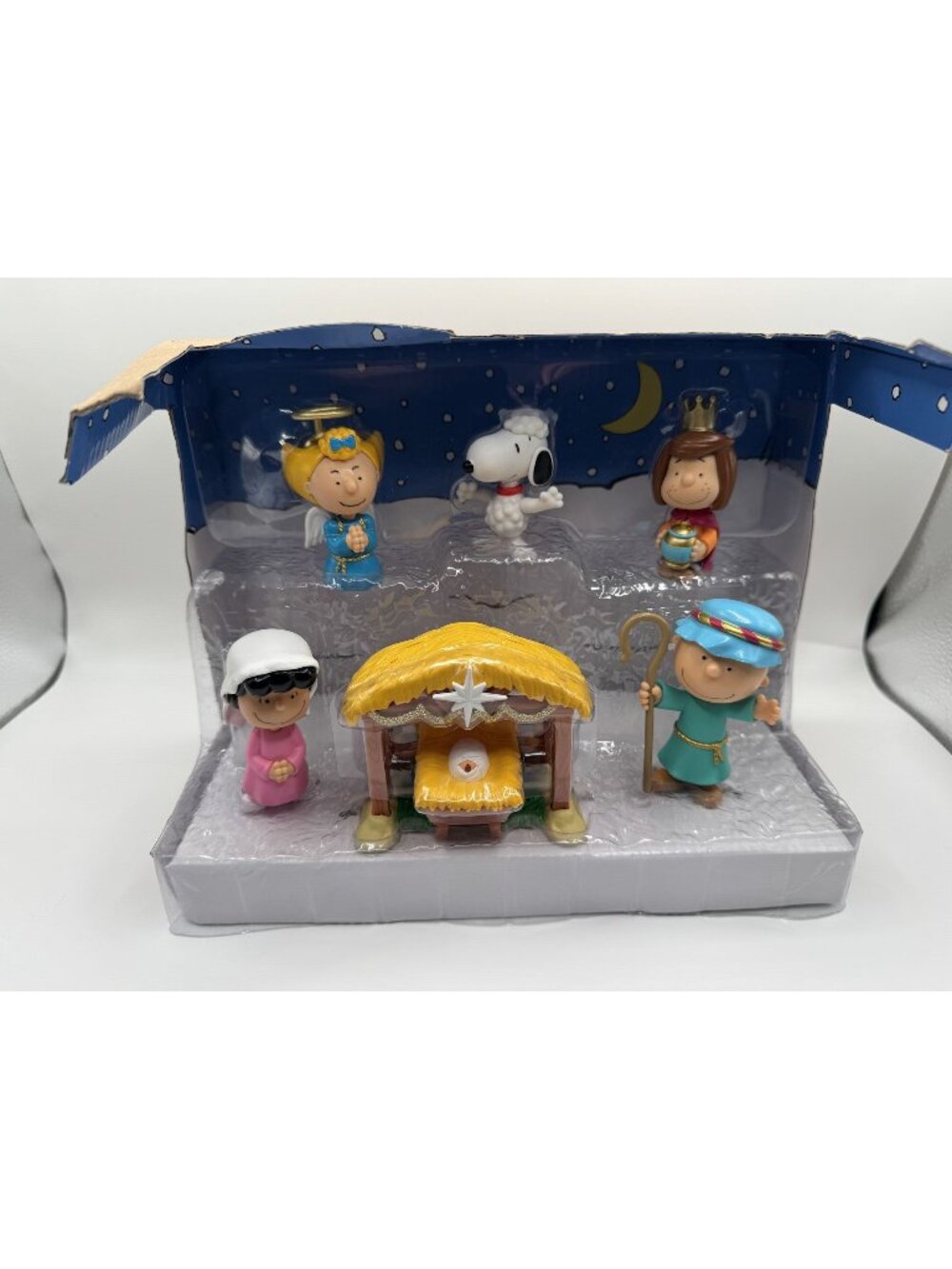 Peanuts Nativity Figurines Deluxe Set - 7 Pieces - A Charlie Brown Christmas